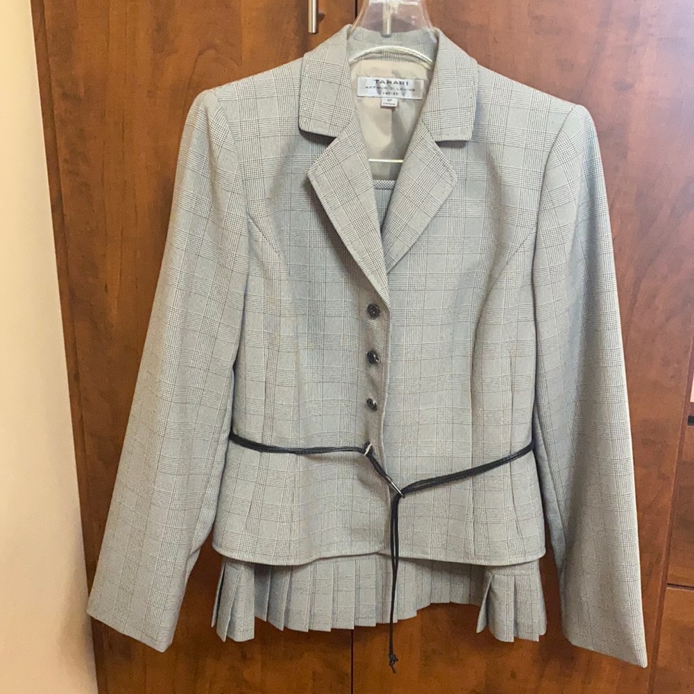 SKIRT SUIT